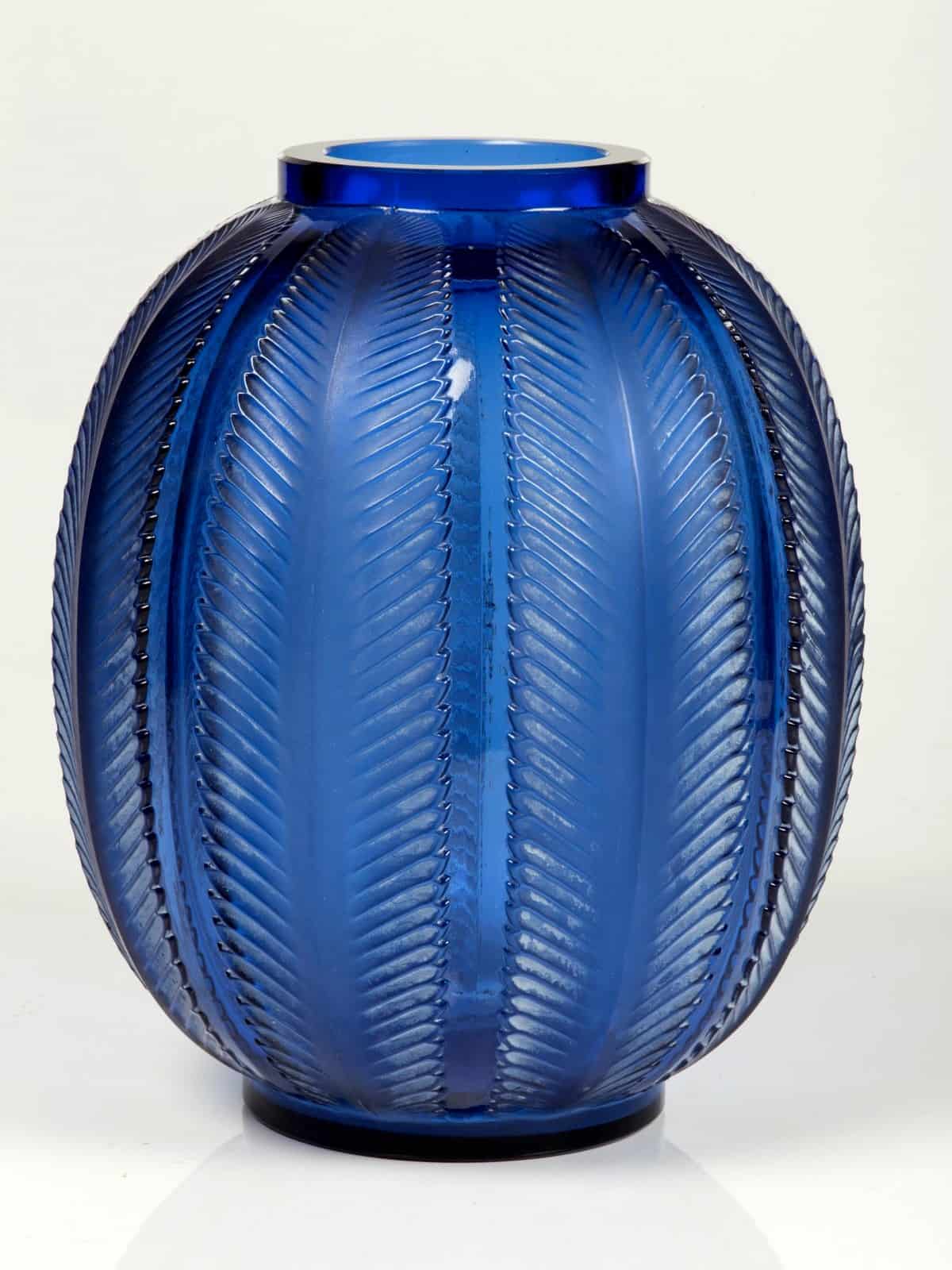 René Lalique Vase "Biskra" verre bleu