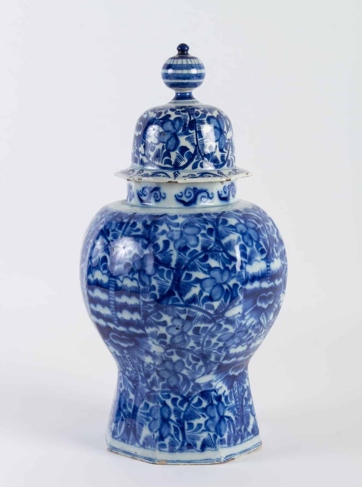 Potiche à couverte en porcelaine de DELFT 18ème siècle