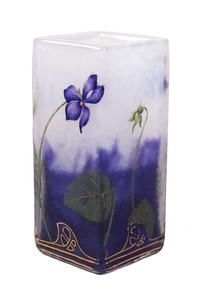 Daum Nancy :Vase à Décor de "Violettes" Emaillées à Section Carrée