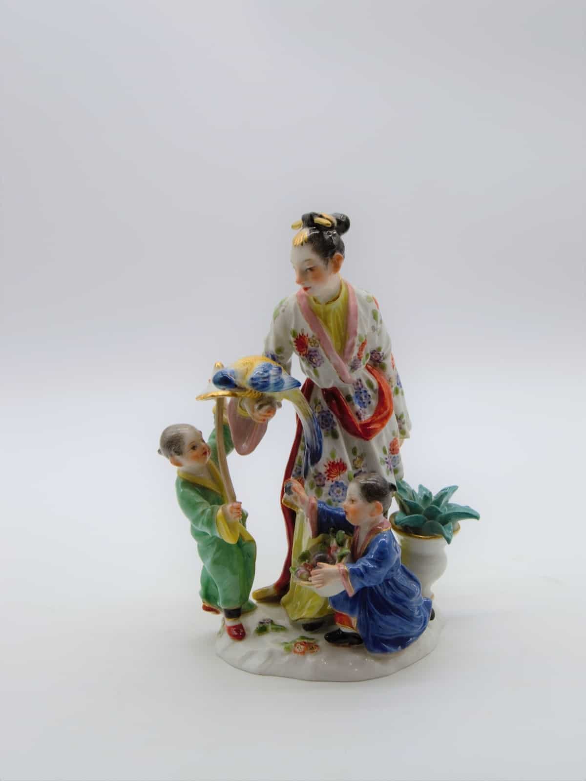  Groupe en porcelaine Meissen - la famille chinoise à l'oiseau