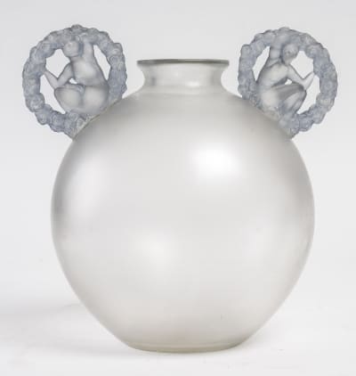 Vase « Ronsard » verre blanc anses patiné bleu de René LALIQUE||||||