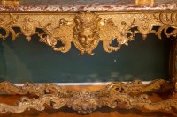 Grande console de style Régence en bois doré. XIXème siècle.