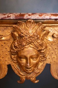 Grande console de style Régence en bois doré. XIXème siècle.