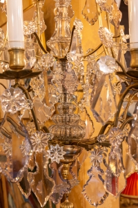 Lustre Français du XVIIIème siècle de forme cage en bronze doré à décor de cristal taillé vers 1760-1770