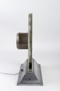 Pendule « Deux Figurines » verre blanc sur socle éclairant en métal nickelé de René LALIQUE
