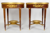 Paire de tables bouillottes de style Louis XVI.