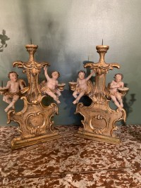 Paire de candélabres en bois polychrome. Italie XVII ème siècle.