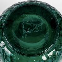 Vase &quot;Méduse&quot; verre vert émeraude patiné blanc de René LALIQUE