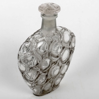 Flacon « Salamandres » verre blanc patiné gris de René LALIQUE