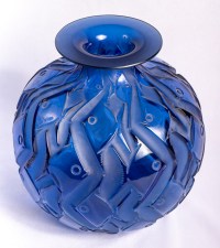 Vase &quot;Penthièvre&quot; verre bleu saphir de René LALIQUE