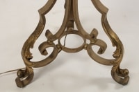 Très beau lampadaire en fer forgé peint et doré du début du XXème siècle.