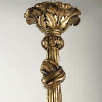 Lustre en bois sculpté et doré du XIXème siècle pour l&#039;utilisation de l&#039;éclairage à la bougie, 4 bras, 4 bougies.