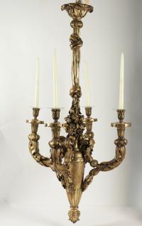 Lustre en bois sculpté et doré du XIXème siècle pour l&#039;utilisation de l&#039;éclairage à la bougie, 4 bras, 4 bougies.