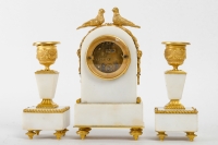 Garniture miniature en bronze doré et marbre blanc fin XIXème siècle