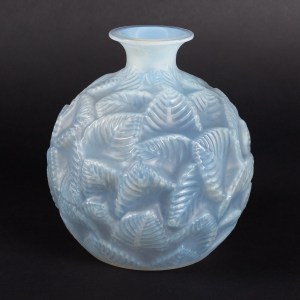Vase « Ormeaux » verre opalescent patiné bleu gris de René LALIQUE||||||