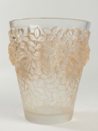 RENE LALIQUE (1860-1945)  Vase  &#039;SILENES&#039;