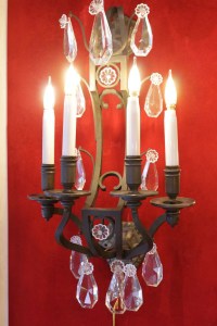 Paire d&#039;importantes appliques en bronze pâtiné et pampilles du XIXème siècle, 4 lumières.