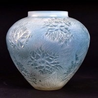 Vase « Esterel » verre opalescent double couche patiné bleu de René LALIQUE