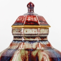 Pot à couvercle aux motifs de coulures, manufacture de Sèvres, fin XIXe siècle.