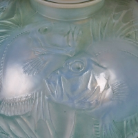 Vase &quot;Poissons&quot; verre opalescent patiné bleu vert de René LALIQUE