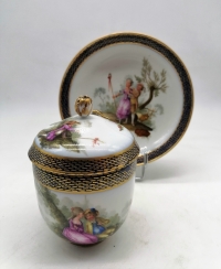 Tasse Couverte En Porcelaine - Meissen XVIIIème