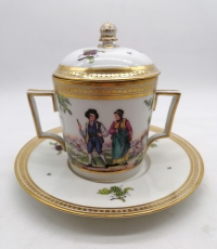 Tasse Couverte En Porcelaine Italienne Capodimonte XIXème
