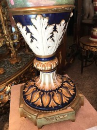 Grand vase de sèvres, anses en porcelaine, signé, Lucot. Ref: 305.