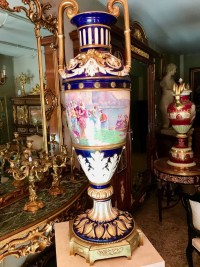 Grand vase de sèvres, anses en porcelaine, signé, Lucot. Ref: 305.