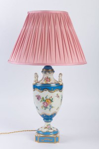 Lampe en porcelaine de Sèvres de style Louis XV 19e sicèle