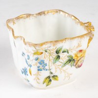Tasse trembleuse fleurie en porcelaine de Paris, XIXème siècle