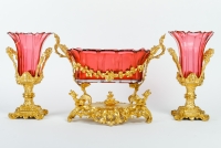 Garniture avec une coupe et deux vases en cristal de bohème, XIXème siècle