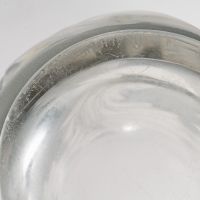 Vase &quot;Surcouf&quot; cristal blanc patiné bleu gris de Marc LALIQUE