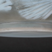 Vase &quot;Poissons&quot; verre opalescent patiné gris de René LALIQUE