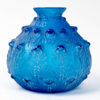 Vase &quot;Fougères&quot; verre bleu électrique patiné blanc de René LALIQUE
