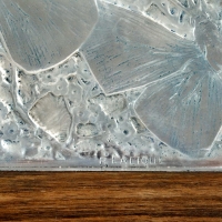 Coffret &quot;Papillons&quot; palissandre et verre blanc patiné bleu sur clinquant argent de René LALIQUE