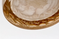 Vase &quot;Coqs et Plumes&quot; verre blanc patiné sépia de René LALIQUE
