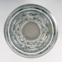 Vase &quot;Bagatelle&quot; verre blanc patiné bleu de René LALIQUE