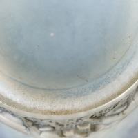 Vase &quot;Chevaux&quot; verre opalescent double couche patiné gris de René LALIQUE