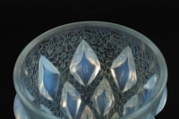 Vase « Rampillon » verre opalescent patiné vert de René LALIQUE