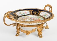 Coupe en porcelaine et monture en bronze doré, XIXème siècle