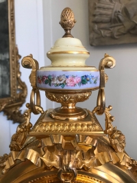 Garniture De Cheminée En Bronze Doré Et Porcelaine, époque Napoléon III