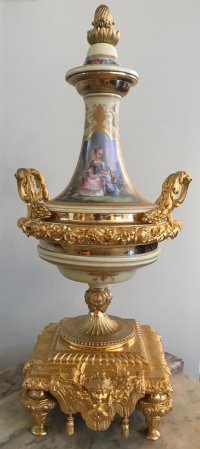 Garniture De Cheminée En Bronze Doré Et Porcelaine, époque Napoléon III