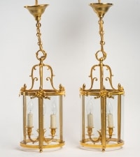 Paire de lanternes de style Louis XVI.