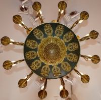 Important lustre Empire 18 lumières en bronze ciselé et doré. Travail du début 19ème siècle d&#039;époque Empire