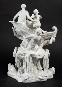 Le Triomphe d&#039;Amphitrite- Surtout De Table En Porcelaine émaillée Blanche. XIXe Siècle.