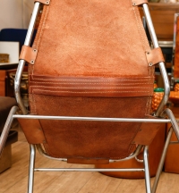 4 chaises en cuir et acier chromé de Charlotte Perriand, &quot;Les arcs&quot;, 1970-1980