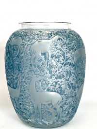 Vase &quot;Biches&quot; verre blanc patiné bleu de René LALIQUE