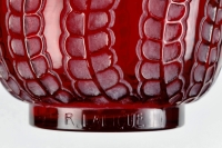 Vase &quot;Méduse&quot; verre rouge patiné blanc de René LALIQUE