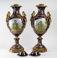 Paire de vases couverts en porcelaine et bronze, XXème siècle , Epoque Napoléon