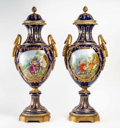 |Paire de vases couverts en porcelaine et bronze, XXème siècle , Epoque Napoléon|||||||||